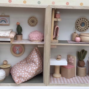 木箱に入ったドールハウス