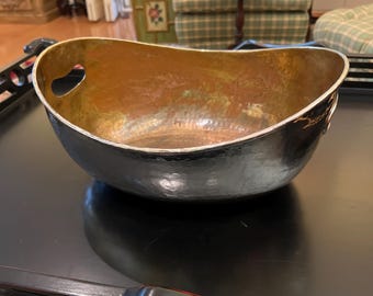 Vintage ovale ijsemmer of wijnkoeler van gehamerd messing | Grote rustieke metalen kom met handgrepen | Hollywood Regency-barbecue | 14" ovale plantenbak