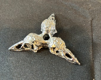 Triple Raven Skull Sphere Stand