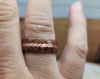 Anillo de cobre y madera exótica