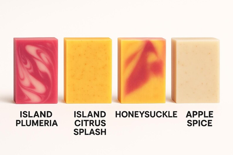Peut inclure: Quatre savons rectangulaires aux couleurs et motifs vari&eacute;s. Les savons sont &eacute;tiquet&eacute;s : Island Plumeria, Island Citrus Splash, Honeysuckle et Apple Spice. Le savon Island Plumeria est rose avec des tourbillons blancs. Le savon Citrus Splash est jaune. Le savon Honeysuckle est jaune avec des tourbillons rouges. Le savon Apple Spice est beige.