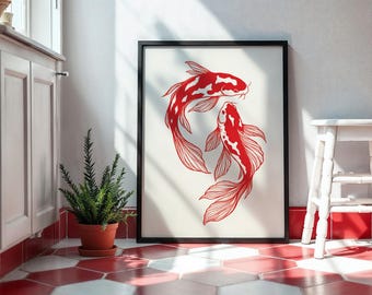 Puede incluir: Una impresión artística enmarcada que presenta dos peces koi rojos con marcas blancas, nadando en direcciones opuestas. La obra de arte está sobre un fondo blanco y enmarcada en un marco negro. La impresión se exhibe cerca de una planta en maceta y un taburete blanco.