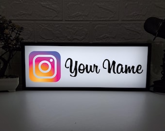 Caja de luz con nombre de canal, letrero de gamertag, letrero con nombre de canal de redes sociales, decoración de habitación con nombre de editor, letrero de caja de luz personalizado, letrero de sala de gamer