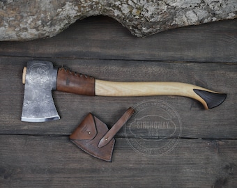 Handsmidd Bushcraft-yxa: 52100 stålyxa med askhandtag