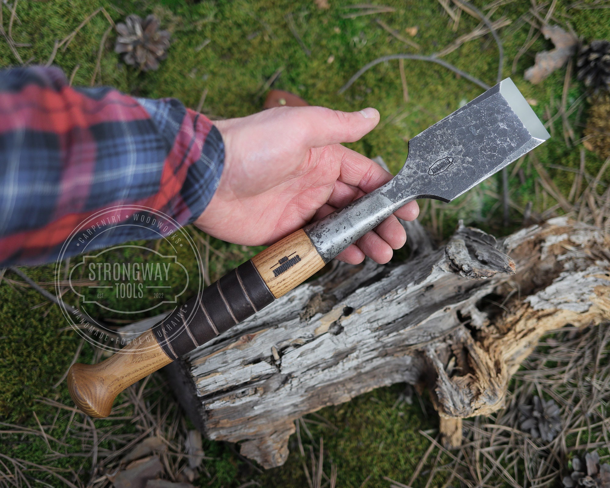 Sgorbia per cucchiai forgiata a mano – Scalpello curvo affilato per intaglio del legno, lama in acciaio al carbonio, manico ergonomico in frassino – Ideale per cucchiai, ciotole e svuotamento - Italia