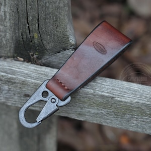Handgefertigte Lederschlaufe mit Metall Karabiner, Karabiner Schlaufe, Gürtelschlaufe, Karabiner Schlaufe, Tasche, Schlüsselanhänger Leder, Schlüssel, Geschenkband