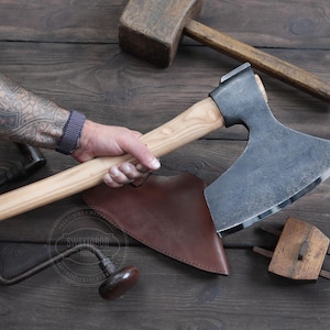 Hacha de carpintero finlandesa hecha a mano: acero al carbono 52100, mango de fresno