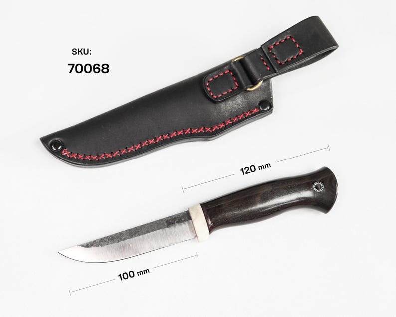 May include: A black leather knife sheath with red stitching and a matching handle knife. The knife blade is 100 mm long, and the sheath is 120 mm long. The SKU is 70068.