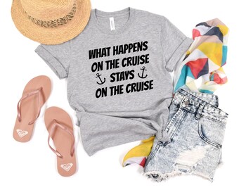 Kreuzfahrt Urlaub T-Shirt: Was passiert auf der Kreuzfahrt bleibt ...
