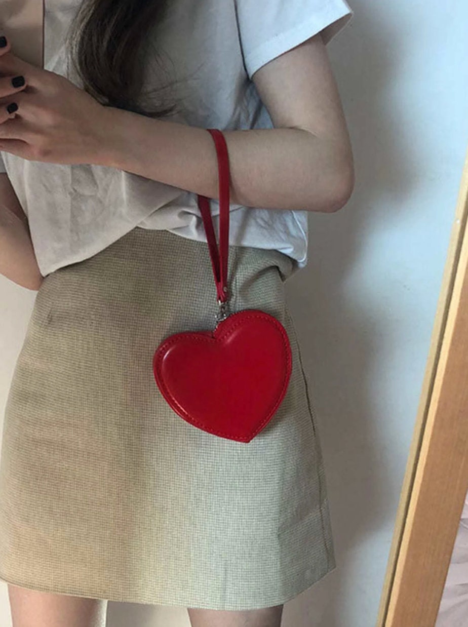 Lauren Conrad Contemporary Heart Crossbody Ivory Handbag Brand New with  Tags
