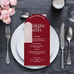 Elegantes rotes und rosa Hochzeitsbogen-Abendessen-Menü | Minimalistisches modernes Hochzeitsmenü | Bearbeitbare Vorlage mit Personalisierung des Gastnamens