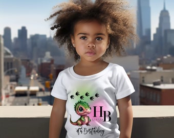 Chemise d'anniversaire de dinosaure personnalisable - Nom et âge personnalisés - T-shirt de fête rose et vert pour la célébration d'un anniversaire de dinosaure, impression et numérique