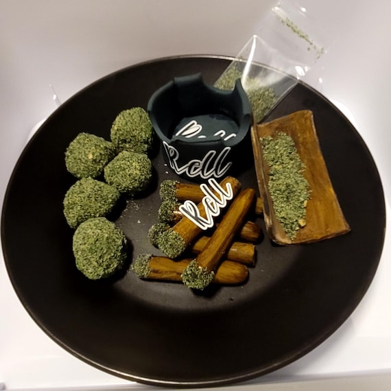 420 Weed Cake Topper, Edible Fondant Marijuana Buds & Blunts, Cannabis Birthday Cake Topper, Custom Ashtray Topper with Name and Color
