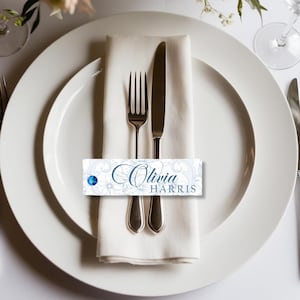 Aangepaste witte en blauwe bloemen naamkaartjes - Gepersonaliseerde plaatskaarten bruiloft - Bedrukte zitkaarten - Elegante naamkaartjes voor evenementen