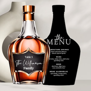 Benutzerdefinierte 3D Whisky Menü & Tischnummer Set | Einzigartige handgefertigte Bourbon Cocktail Karte für Geburtstag, Junggesellenabschied | Whisky Flasche geformt
