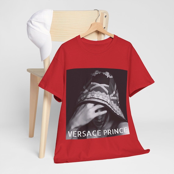 ★StrayKidsヒョンジン着用★【VERSACE】ロゴ 刺繍 Tシャツ org.jpg