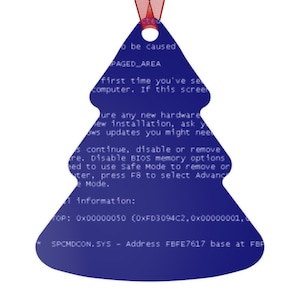 Puede incluir: Un adorno de árbol de Navidad azul con un mensaje de error de pantalla azul. El mensaje dice "o be caused Paged_Area first time you've se Computer. If this scree Jure any new hardware new installation, ask y ows updates you might nee s continue, disable or remove re. Disable BIOS memory options eed to use Safe Mode to remove or ter, press F8 to select Advanc e Mode. 1 information: TOP: 0x00000050 (0xFD3094C2,0x00000001, SPCMDCON. SYS - Address FBFE7617 base at FBF"