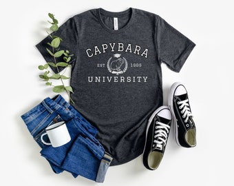 Camiseta de la Universidad de Capybara, camiseta divertida para estudiantes universitarios para mujeres hombres camiseta linda, broma peculiar novedad humor camiseta de la Universidad de Capybara
