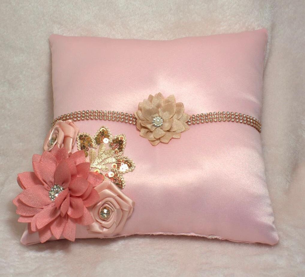 A Beautiful Tiara Pillow España