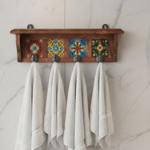 手描きのセラミックタイルフックラック｜インド製木製ウォールハンガー
