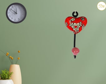 Soporte de llave de corazón pintado a mano rojo indio para pared, colgador de llaves personalizado, colgador de pared, soporte de llave pintado a mano, soporte de llave floral, ganchos de pared