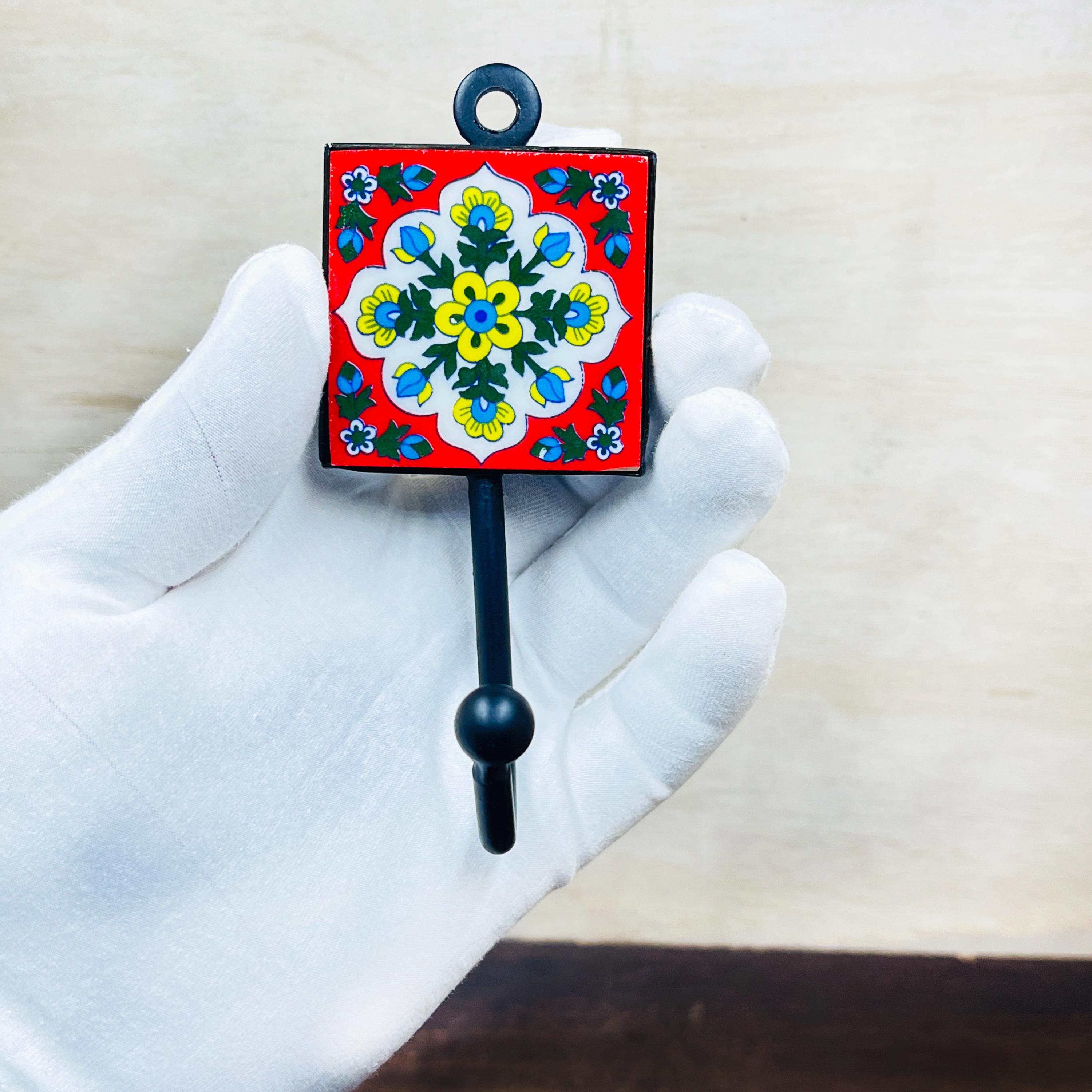 手描きの赤い陶器の壁掛けフック - セラミックタイルフック4個セット