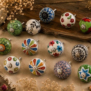 Met de hand beschilderde keramische knoppen, pak van 50, veelkleurig gebloemd meubelbeslag, assorti