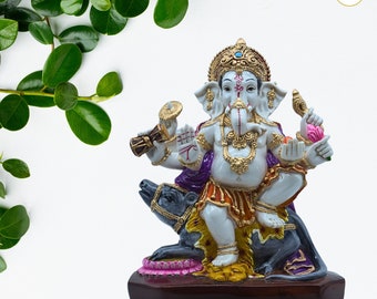 Statue assise du seigneur Mushak Ganesha, dieu hindou, porte-bonheur, statue du dieu vinayak, cadeau de fête des mères, idole de mushak ganesha peinte à la main en résine