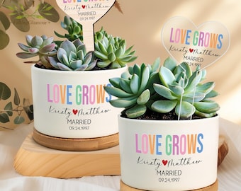 Personalized Wedding Plant Pot, Custom Wedding Gift for Couple, Anniversary Gift, Gift for Wife, Engagement, Wedding, Love Grows Planter Pot