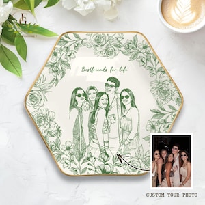 May include: A hexagonal ceramic plate with a gold rim and a green floral design. The plate features a sketch of six people and the text "Bestfriends for life". A small photo is in the bottom right corner with the text "CUSTOM YOUR PHOTO".