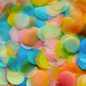 Regenbogen Reispapier Konfetti | Biologisch abbaubare wasserlösliche Hochzeit Toss | Umweltfreundliche bunte Konfetti Schütte Bild 3