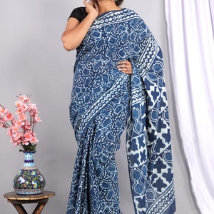 Indische Frauen tragen Handblock Bagru Print Baumwolle Saree / Sari Baumwolle Saree mit Bluse Gedruckte Saree Geschenke für Mütter Schwester und Liebe einmal Bild 6