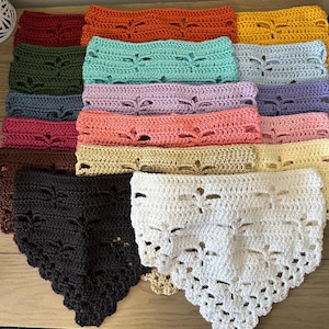 Gehaakte bandana met libellenmotief