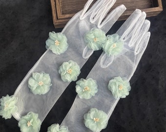 Guanti in tulle bianco con applicazioni di fiori verdi fata/guanti fatti a mano/guanti per abiti da ballo/accessori per abiti da sposa/separati da matrimonio