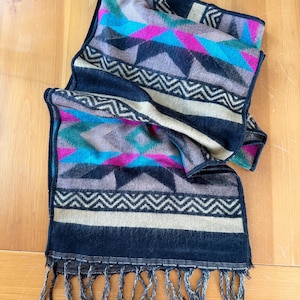 Camino de mesa estilo suroeste o bufanda suave con estampado tribal geométrico, decoración bohemia para el hogar