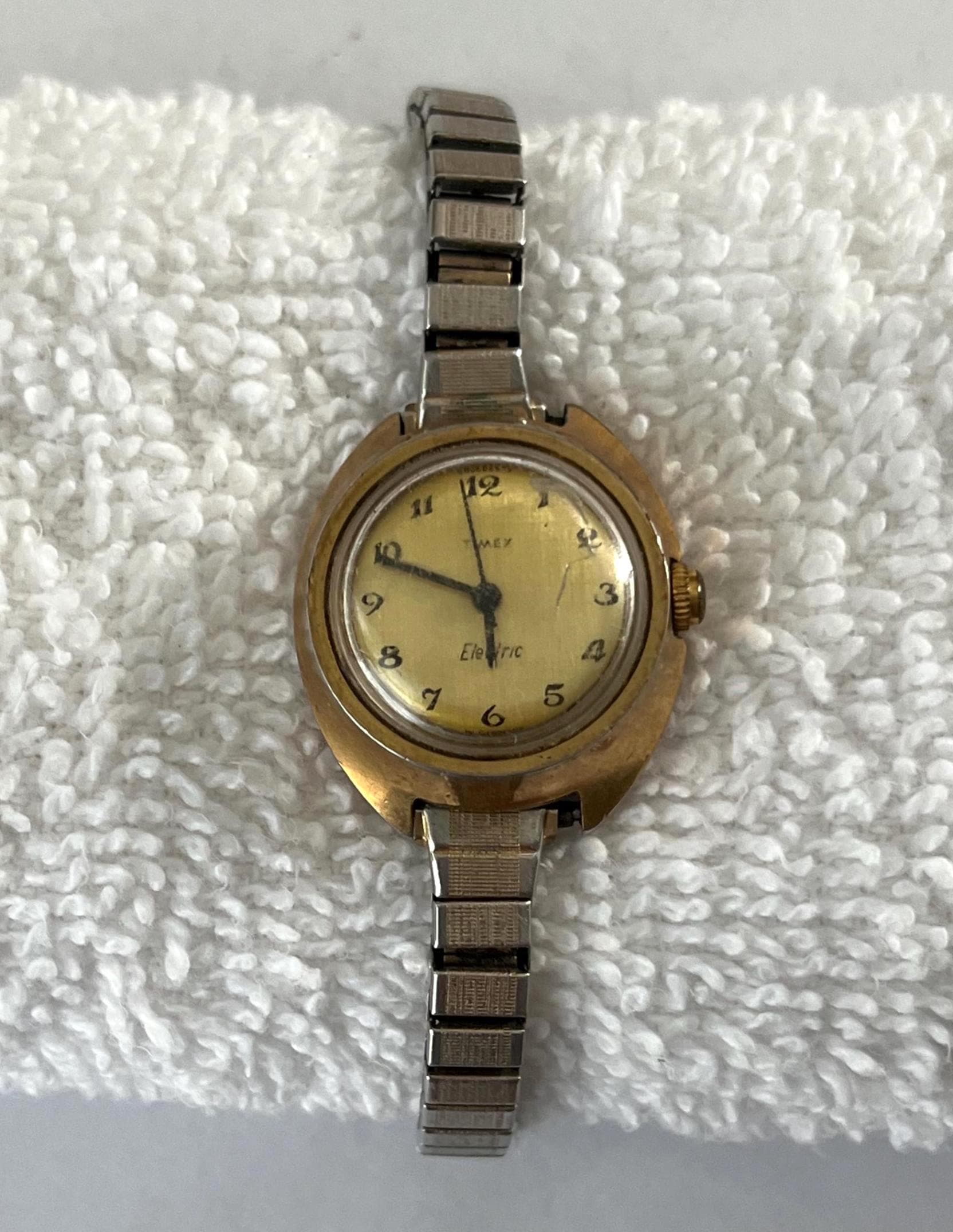 Montre Femme Vintage TIMEX Années 70 - Mouvement Électrique - Cadran Carré Teinté - Testée