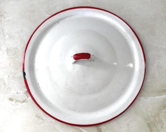Tapa de esmalte blanco vintage con borde rojo – 8"