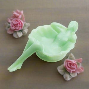 Bathing Beauty Jadeite Green Art Glass Soap Dish Art Nouveau Style