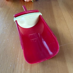 Shel-Glo Adjustable Measuring Scoop Red Plastic Mid Century Kitchenalia