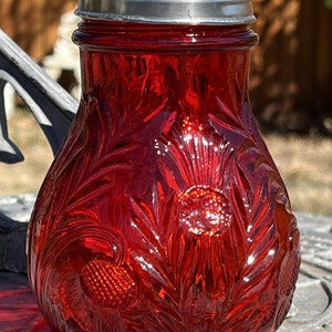 Rubinröd glas socker- eller parmesanostshaker