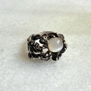 Vintage Mid Century Genuine Cat’s Eye Moonstone Sterling Silver Ring Size 5