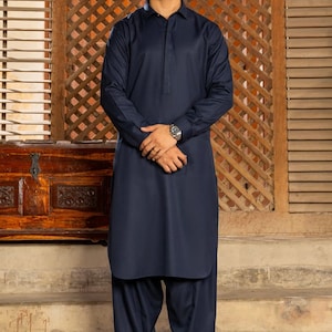 Handmade Men&#39;s Navy Blue Shalwar Kameez: Pakistani Style Outfit