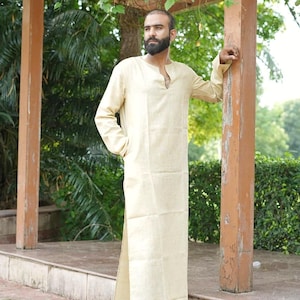 Handgjord linnekaftanmorgonrock: Beige Khadi-bomull, V-ringad