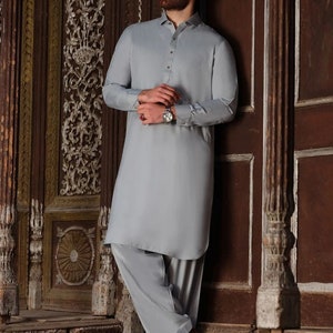 Herren Handgefertigter Baumwolle Pathani Anzug: Grauer Salwar Kameez, Indische Hochzeitskleidung