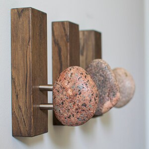 Beach Stone Hooks Set – Oak Wood Wall Hangers - Natural Stone Wall Mounted Racks