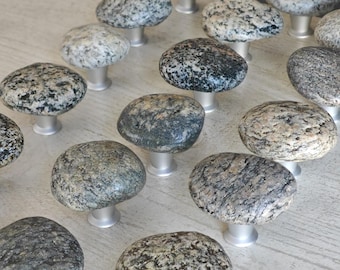 Natural Beach Stone Drawer Knobs, Unique Stone Knobs for Cabinets, Coastal Chic Furniture Hardware, Beach Stone Pulls for Kitchen Cabinets