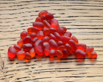 Verre de la mer rouge - De très petites pièces de verre de plage arrondies de 4 à 8 mm pour tout projet fait main.
