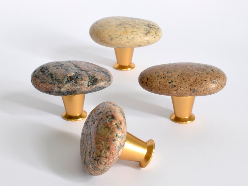 Pull knobs for kitchen cabinets, handles and hinges, cabinet drawer pulls, beach stone knobs for kitchen. Sea stone cabinet handles and pulls. Rock door knobs for dressers. Sea stone door handles set. Pebble door handles for kitchen cabinets.