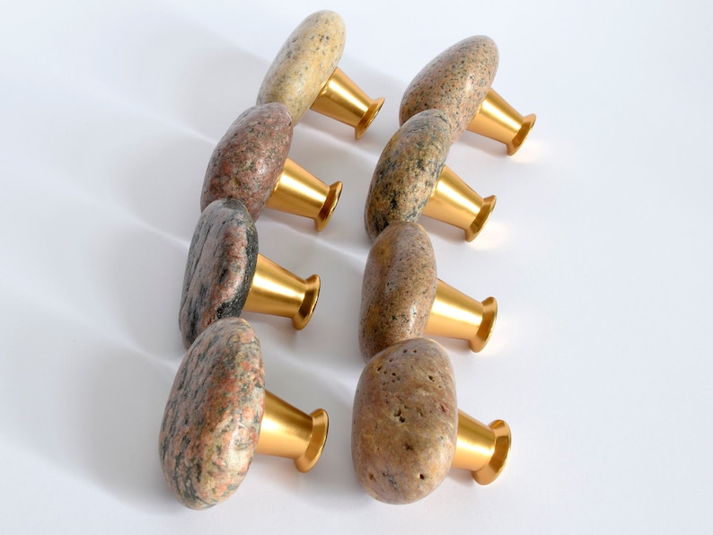 Pull knobs for kitchen cabinets, handles and hinges, cabinet drawer pulls, beach stone knobs for kitchen. Sea stone cabinet handles and pulls. Rock door knobs for dressers. Sea stone door handles set. Pebble door handles for kitchen cabinets.