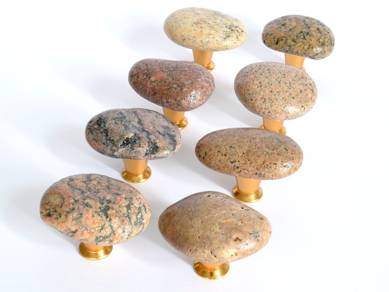 Pull knobs for kitchen cabinets, handles and hinges, cabinet drawer pulls, beach stone knobs for kitchen. Sea stone cabinet handles and pulls. Rock door knobs for dressers. Sea stone door handles set. Pebble door handles for kitchen cabinets.